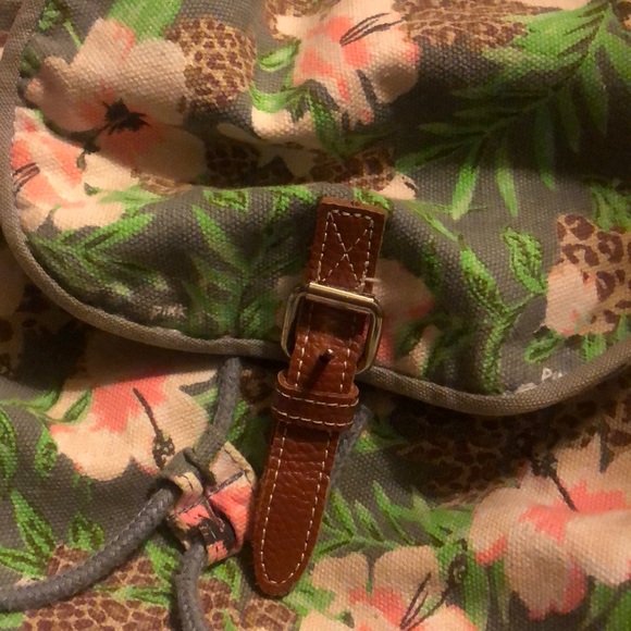 PINK HTF VICTORIAS SECRET FLORAL TROPICAL BACKPACK - Picture 3 of 7